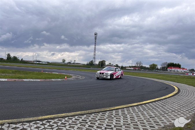 Jazda BMW E46 po torze