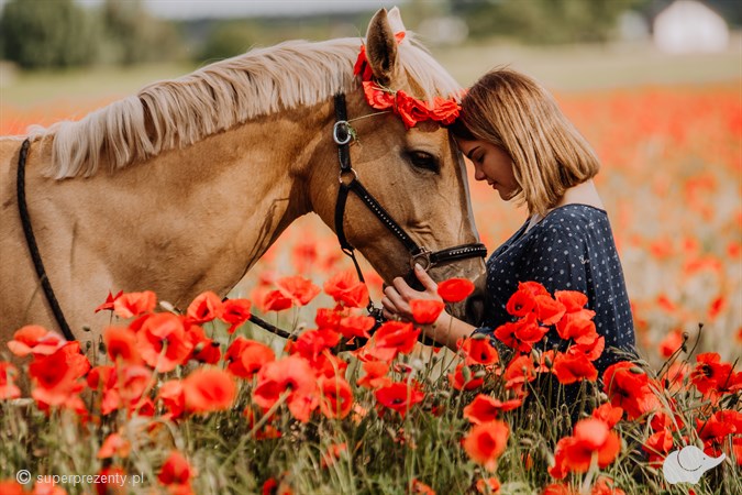 Uwiecznij piękne chwile – sesja fotograficzna w plenerze dla 6 osób!