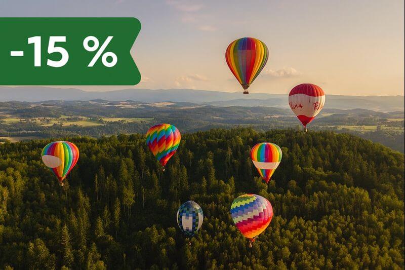 Lot balonem o wschodzie słońca