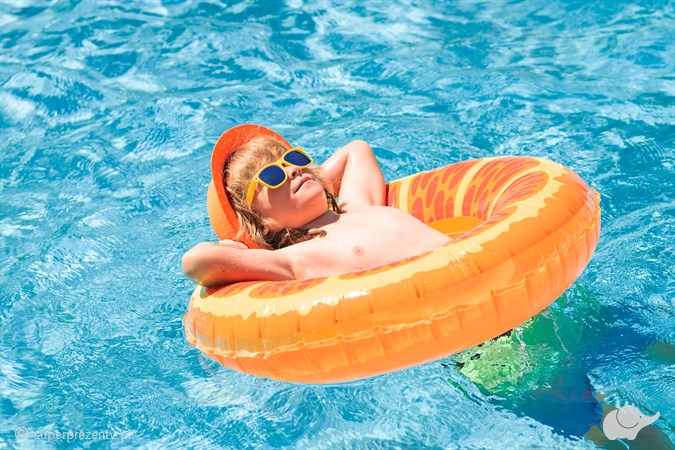 Zabawa dla dziecka w parku wodnym Suntago